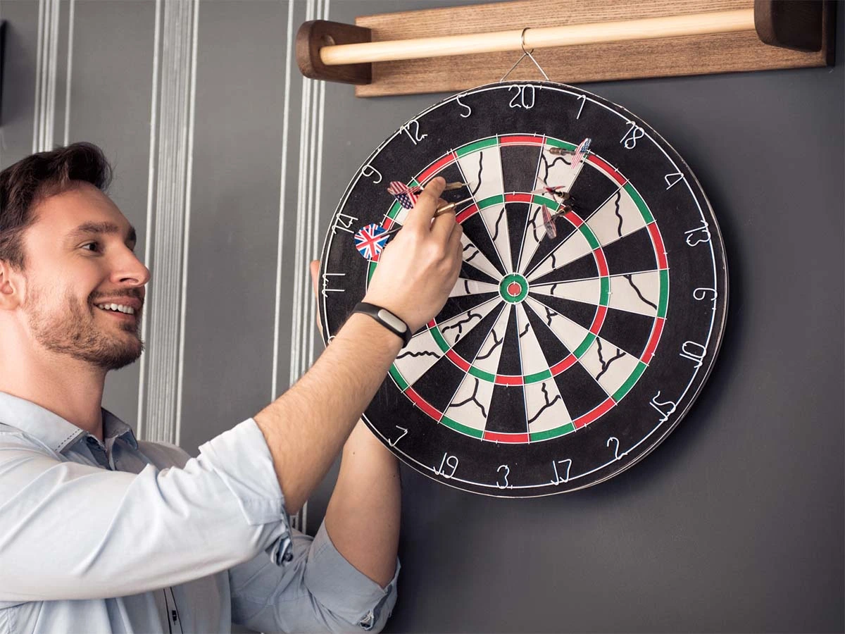 Playing Shanghai darts